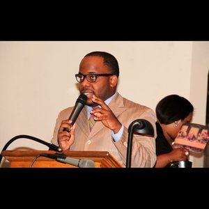 Meet your Posher, Emmanuel